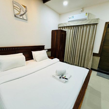 Hotel Tirth By Sonu'S Ujjain Bagian luar foto