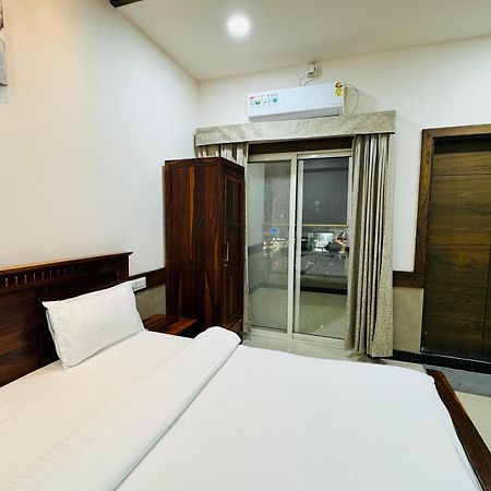 Hotel Tirth By Sonu'S Ujjain Bagian luar foto