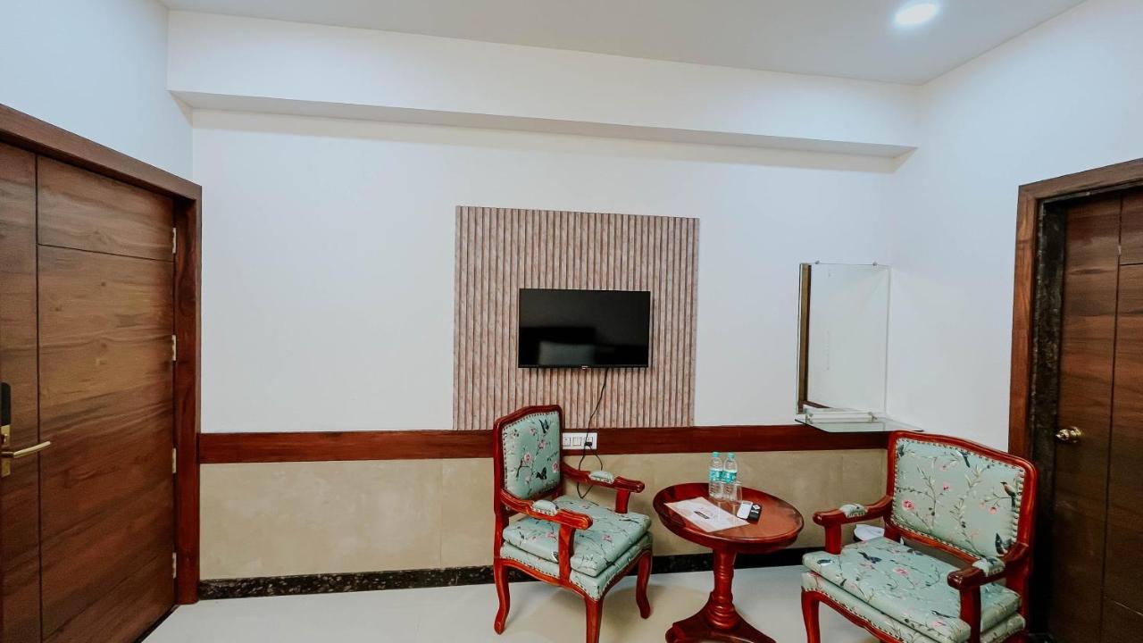 Hotel Tirth By Sonu'S Ujjain Bagian luar foto