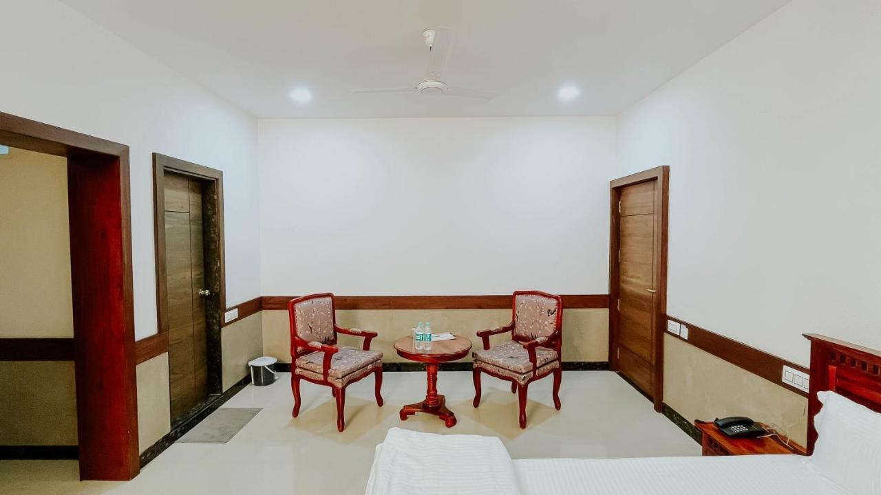 Hotel Tirth By Sonu'S Ujjain Bagian luar foto