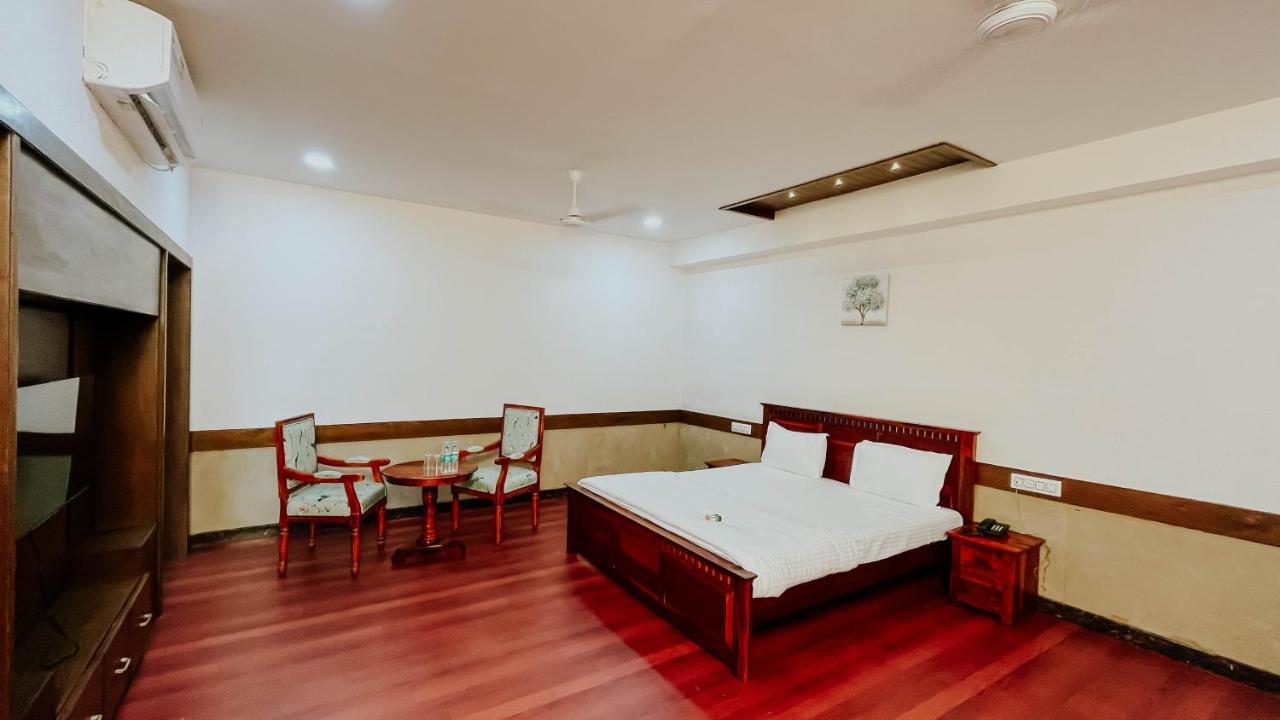 Hotel Tirth By Sonu'S Ujjain Bagian luar foto