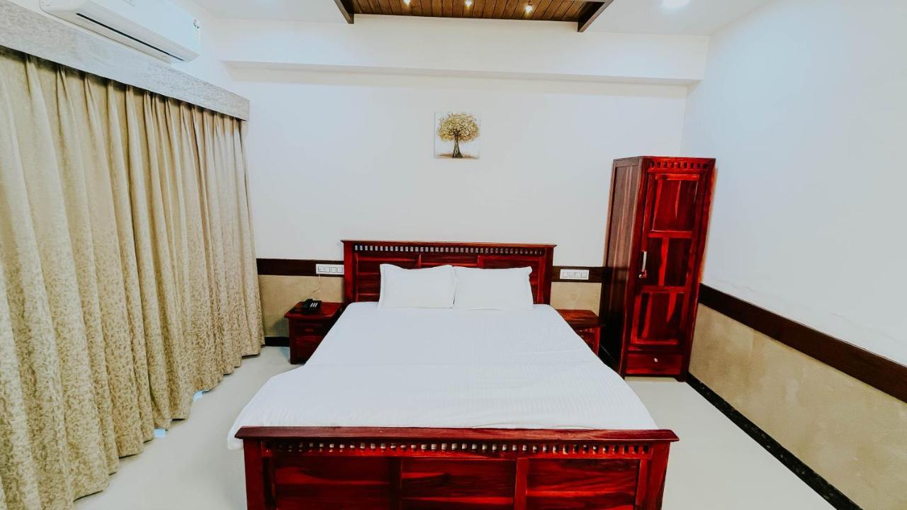 Hotel Tirth By Sonu'S Ujjain Bagian luar foto