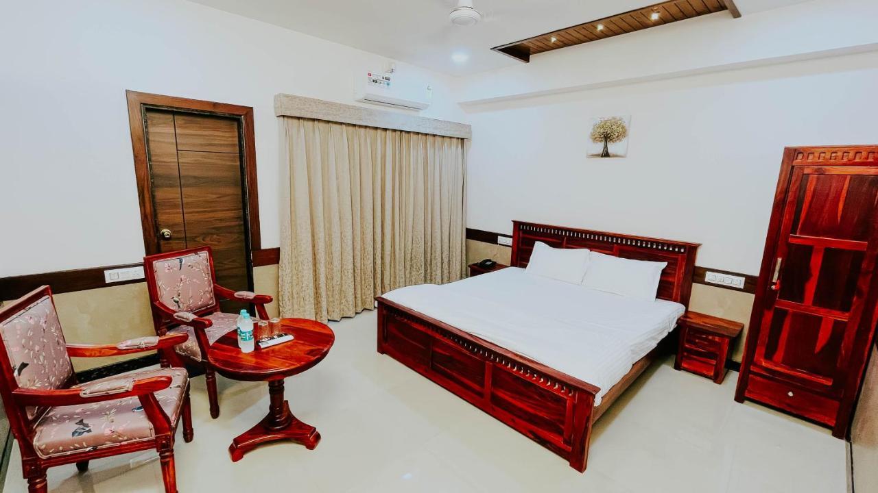 Hotel Tirth By Sonu'S Ujjain Bagian luar foto