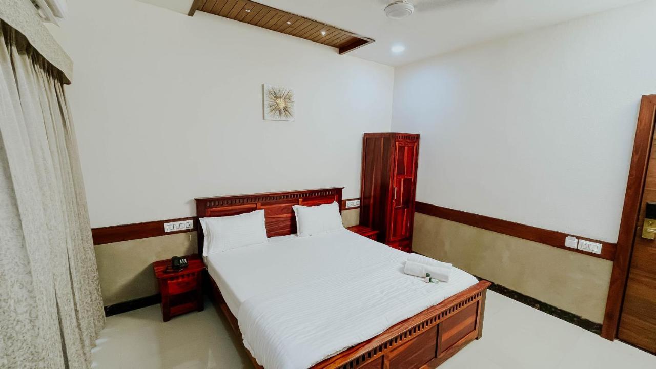 Hotel Tirth By Sonu'S Ujjain Bagian luar foto