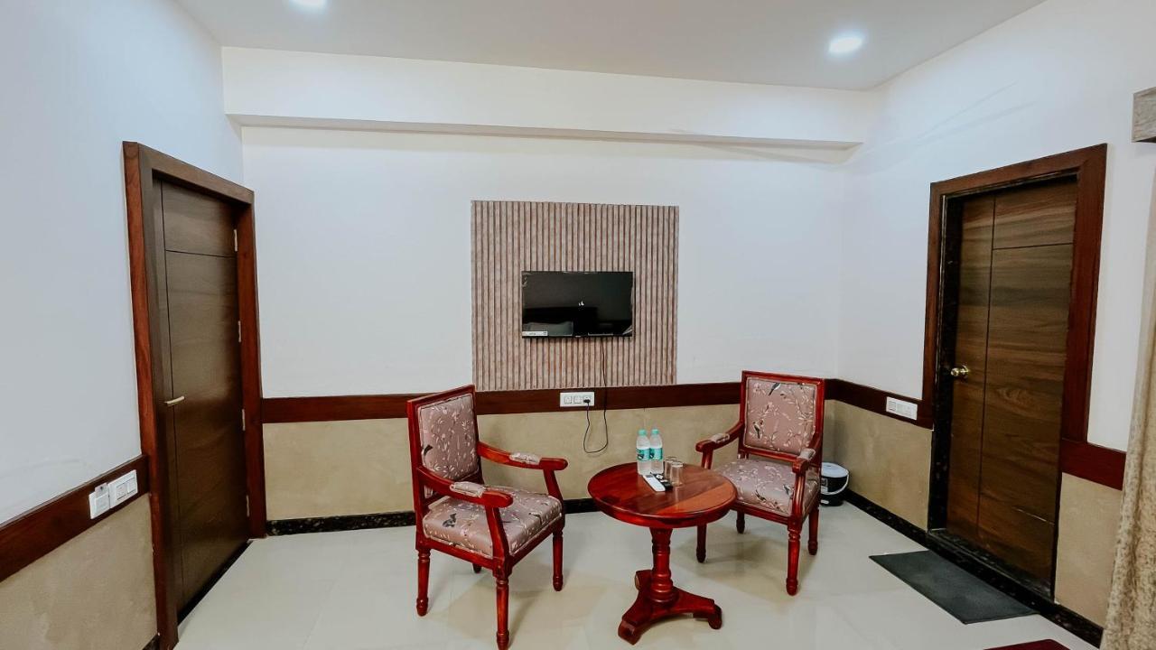 Hotel Tirth By Sonu'S Ujjain Bagian luar foto