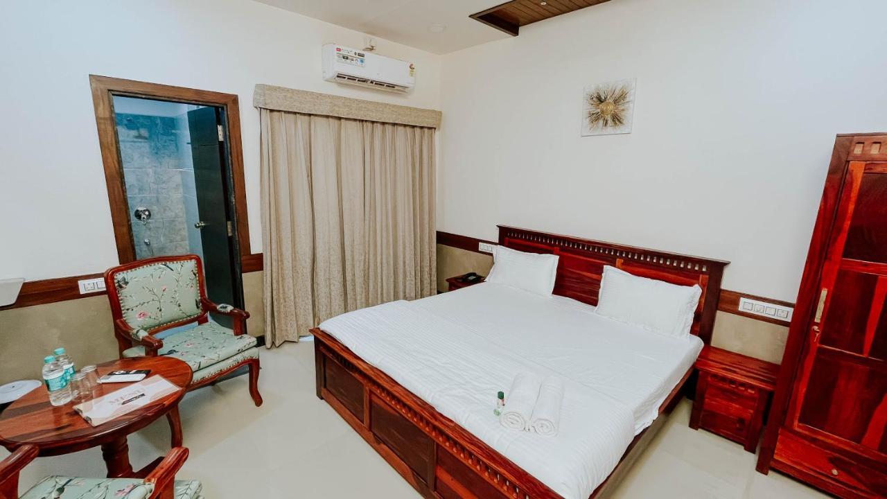 Hotel Tirth By Sonu'S Ujjain Bagian luar foto