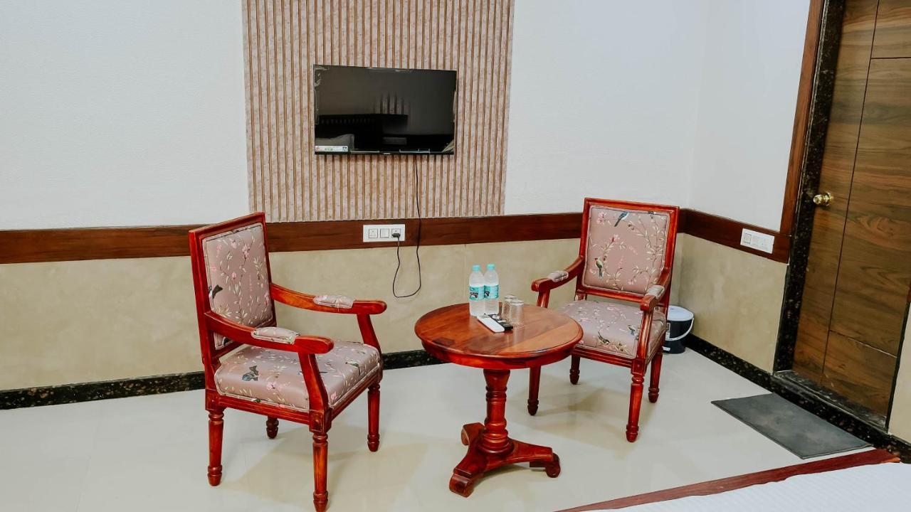 Hotel Tirth By Sonu'S Ujjain Bagian luar foto