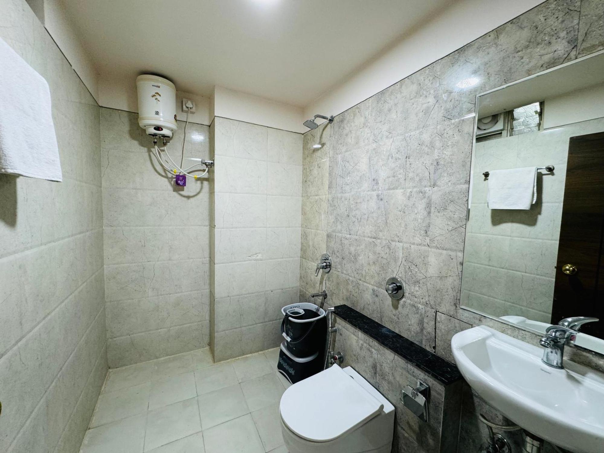 Hotel Tirth By Sonu'S Ujjain Bagian luar foto