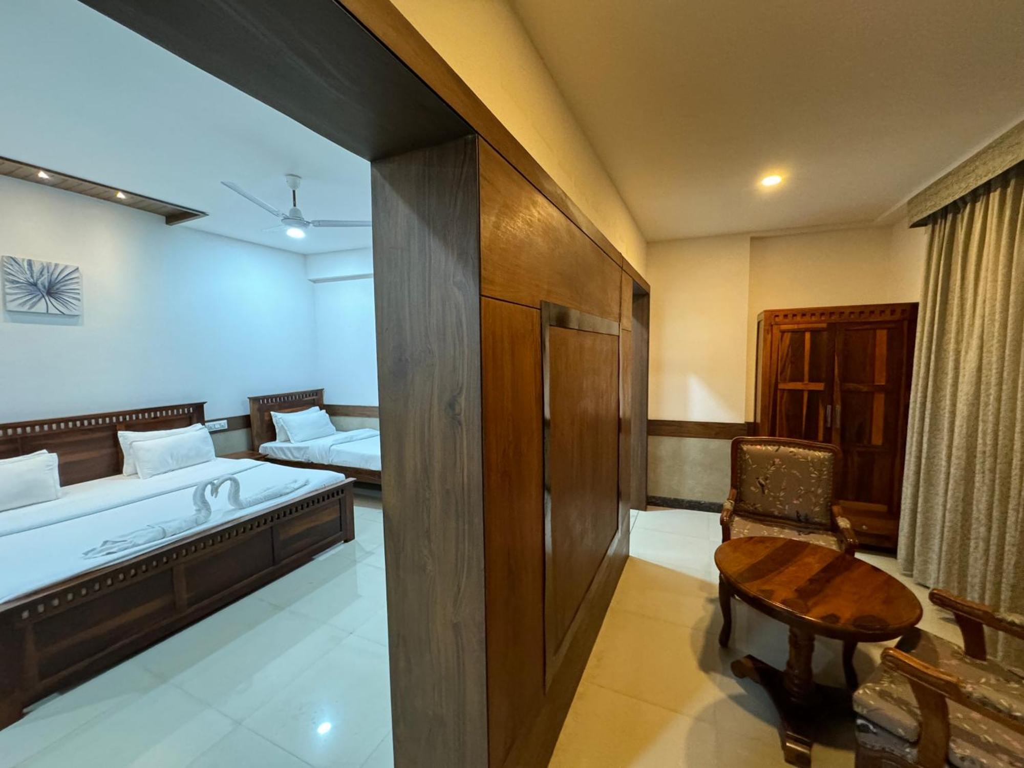 Hotel Tirth By Sonu'S Ujjain Bagian luar foto