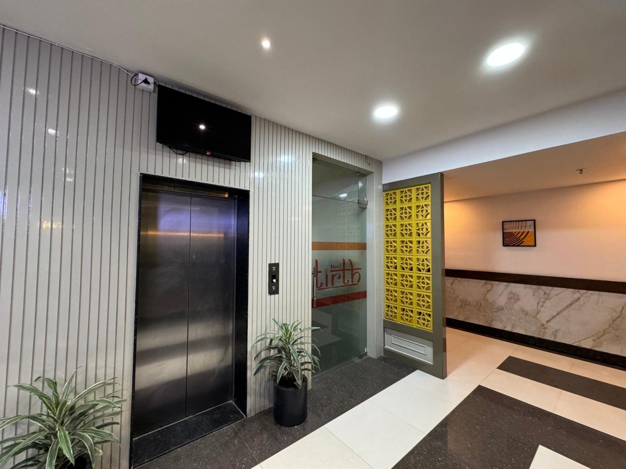 Hotel Tirth By Sonu'S Ujjain Bagian luar foto