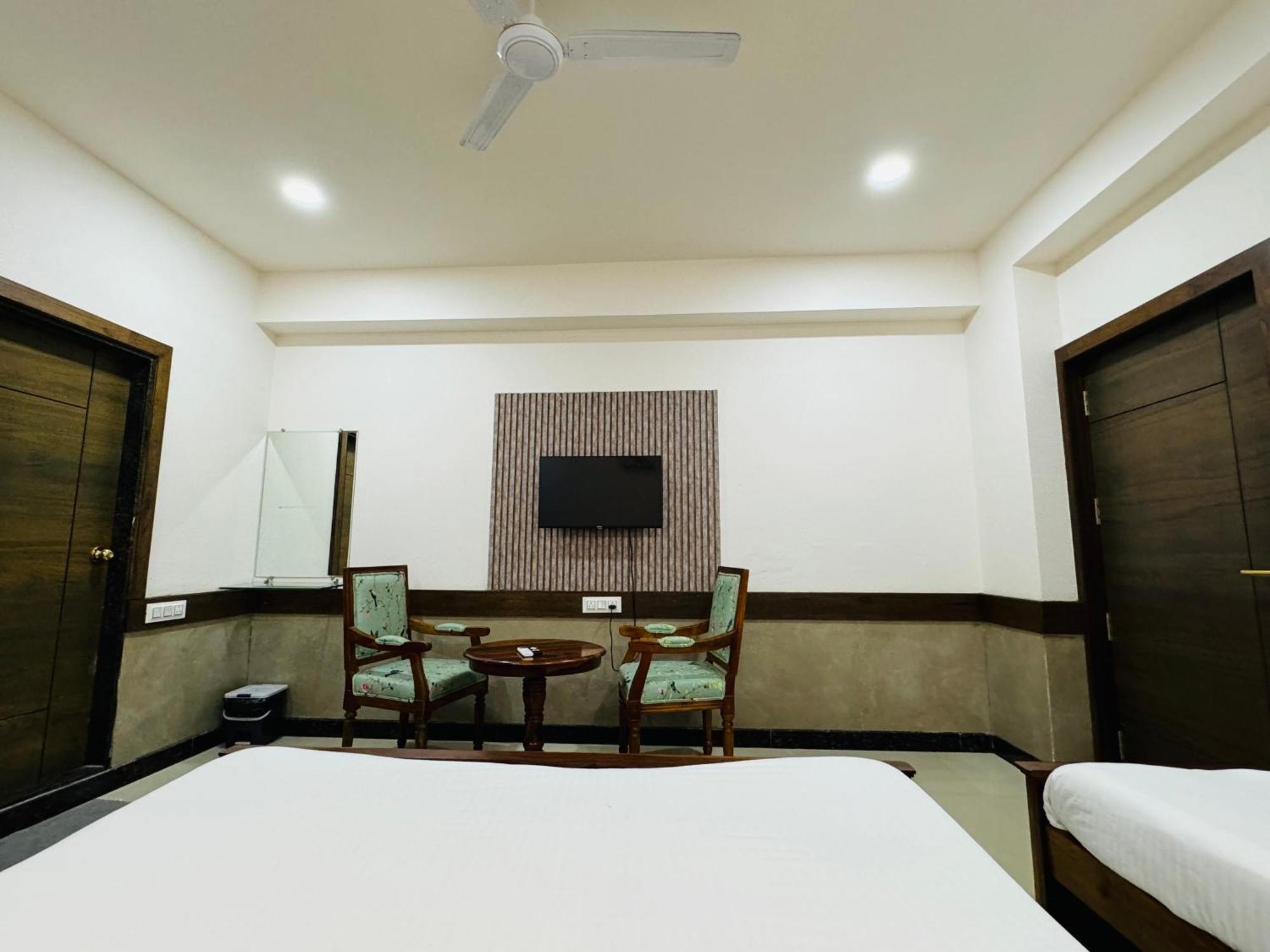 Hotel Tirth By Sonu'S Ujjain Ruang foto