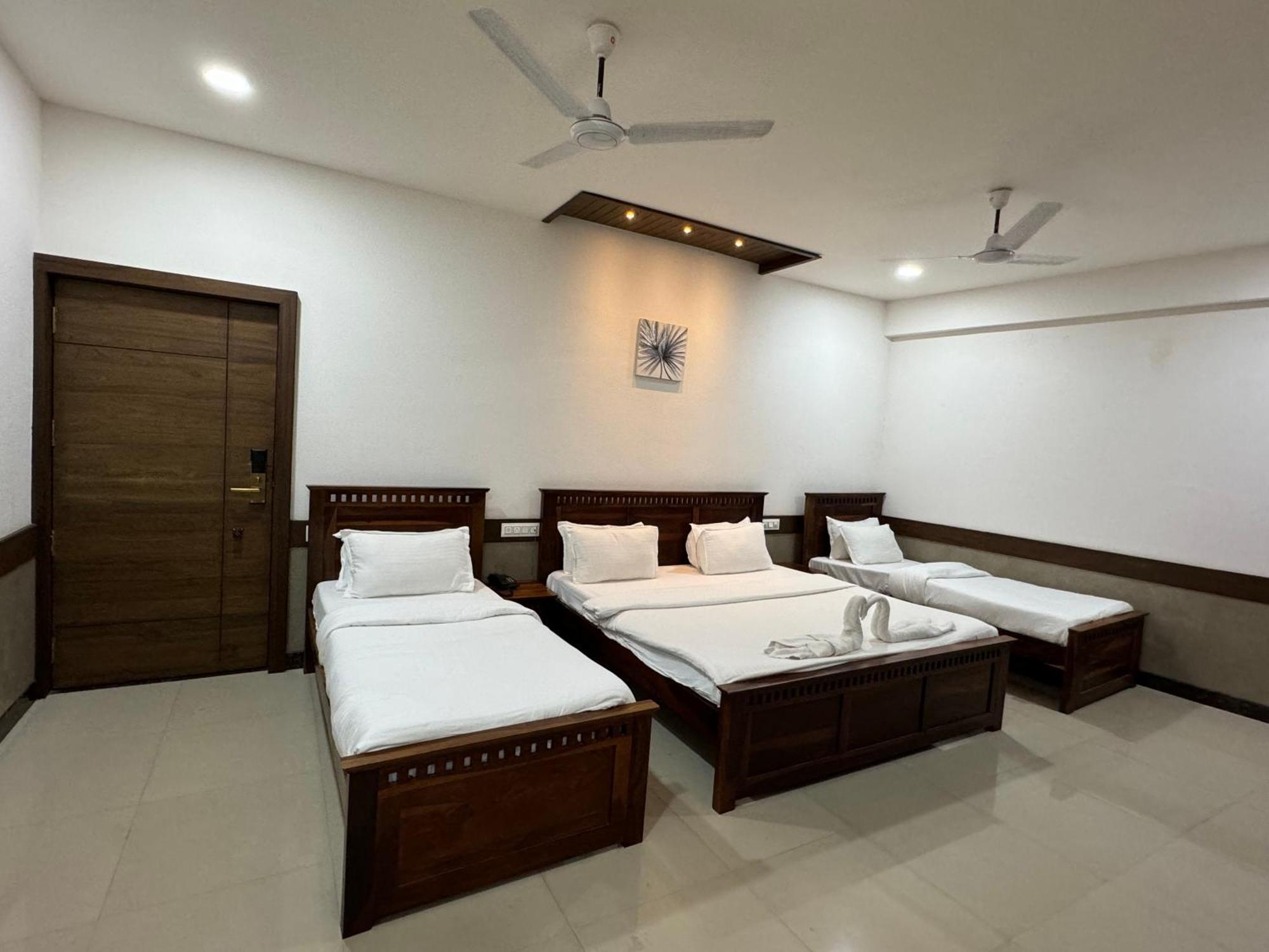 Hotel Tirth By Sonu'S Ujjain Ruang foto